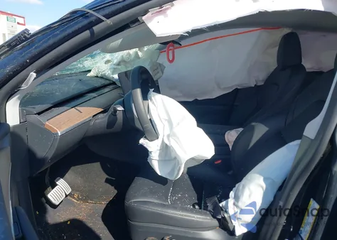 2025 Tesla Model Y Performance Dual Motor All-Wheel Drive z USA, uszkodzony, nr VIN 7SAYGDEF8SF310455